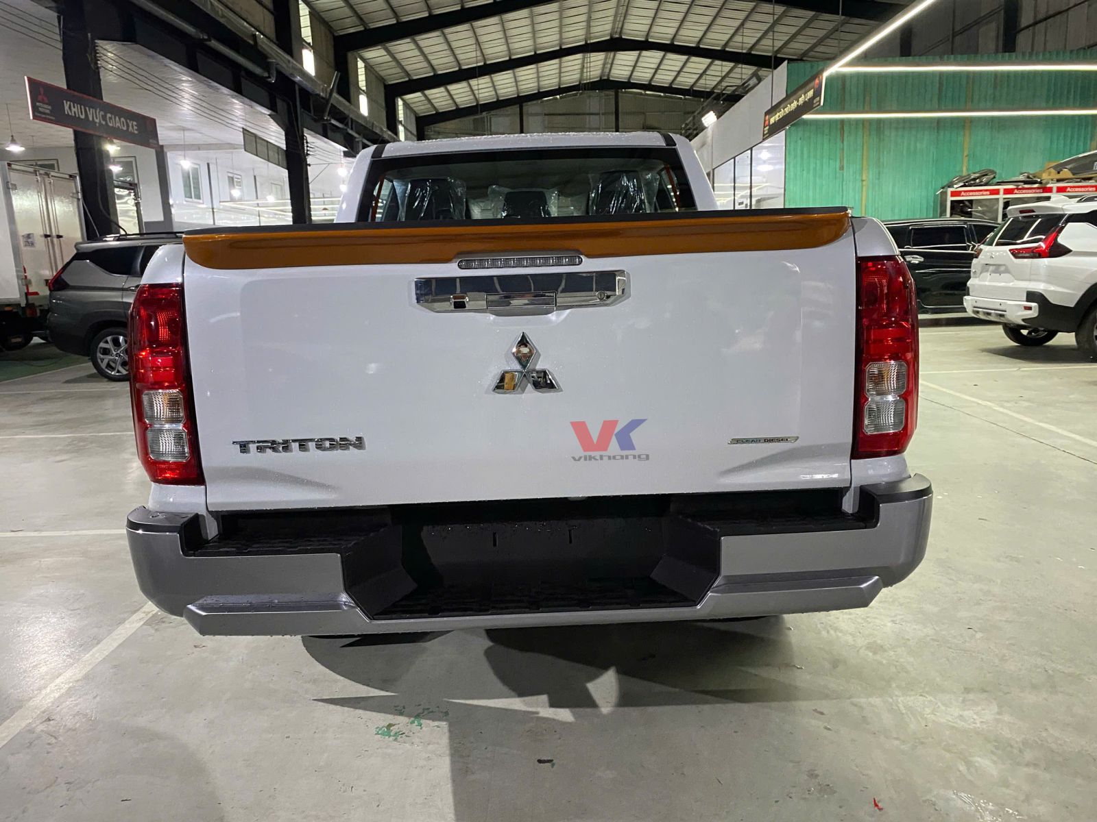 Đuôi gió Mitsubishi Triton 2024 - Mã SOP-1