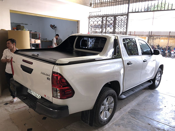 Nắp cuộn Toyota Hilux Revo 2018